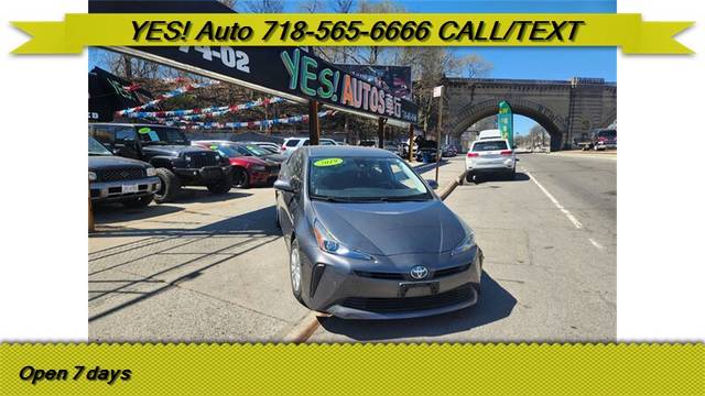 2019 Toyota Prius LE FWD photo