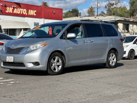 2015 Toyota Sienna LE FWD photo