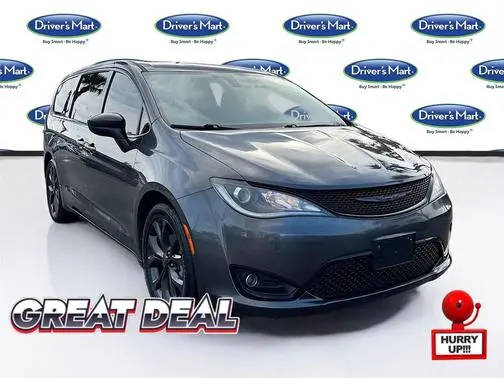 2019 Chrysler Pacifica Minivan Touring Plus FWD photo