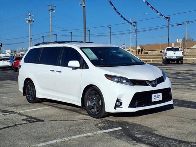 2020 Toyota Sienna SE FWD photo