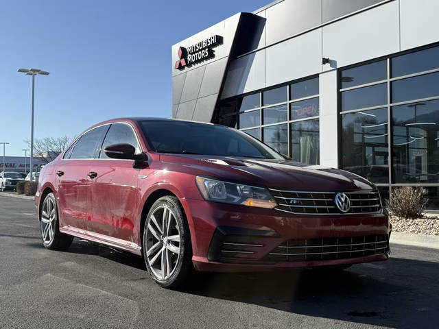 2018 Volkswagen Passat R-Line FWD photo