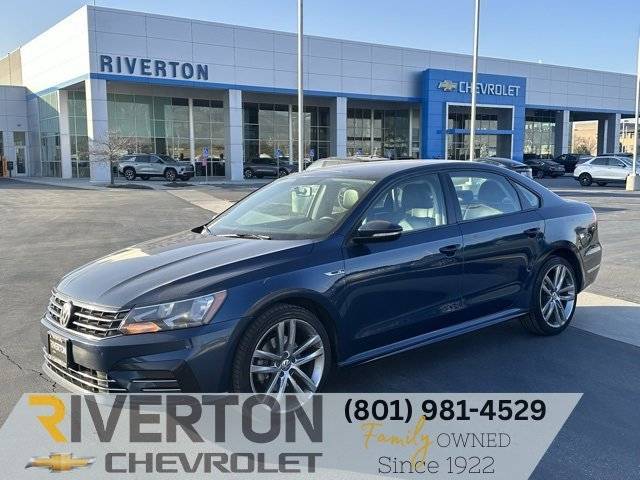 2018 Volkswagen Passat R-Line FWD photo