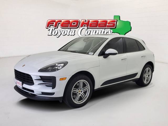 2019 Porsche Macan  AWD photo
