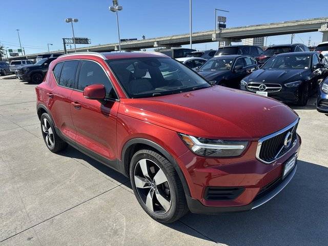 2020 Volvo XC40 Momentum AWD photo