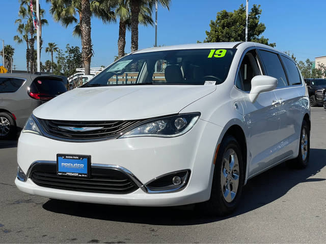 2019 Chrysler Pacifica Minivan Hybrid Touring Plus FWD photo