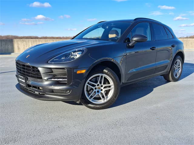 2019 Porsche Macan  AWD photo