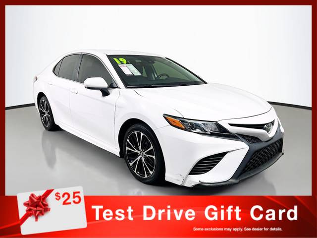 2019 Toyota Camry SE FWD photo