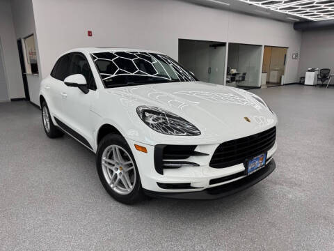 2019 Porsche Macan  AWD photo
