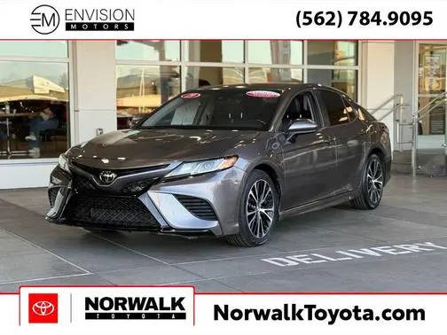 2019 Toyota Camry SE FWD photo