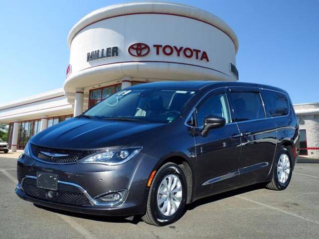 2019 Chrysler Pacifica Minivan Touring Plus FWD photo