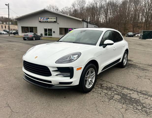 2019 Porsche Macan  AWD photo