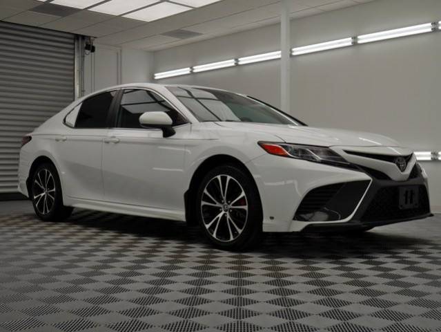 2019 Toyota Camry SE FWD photo