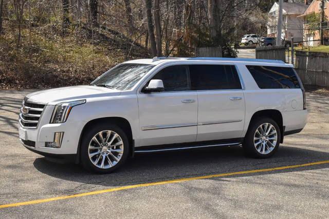2019 Cadillac Escalade ESV Luxury 4WD photo