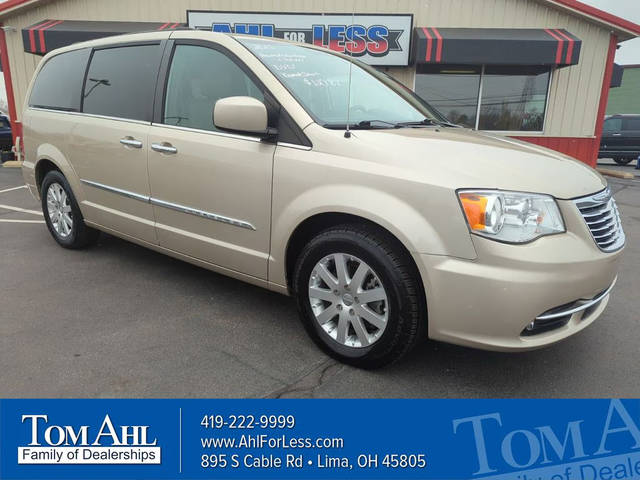 2015 Chrysler Town and Country Touring FWD photo