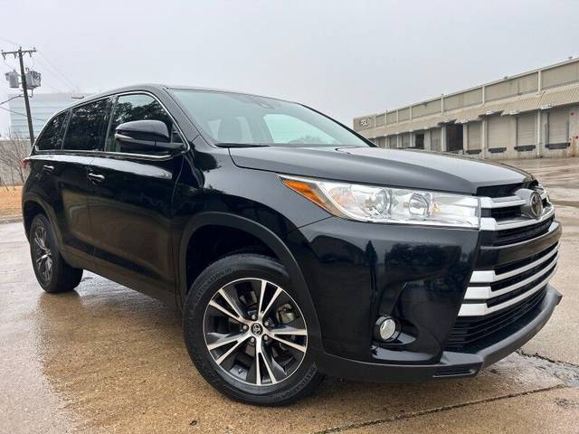 2019 Toyota Highlander LE Plus FWD photo