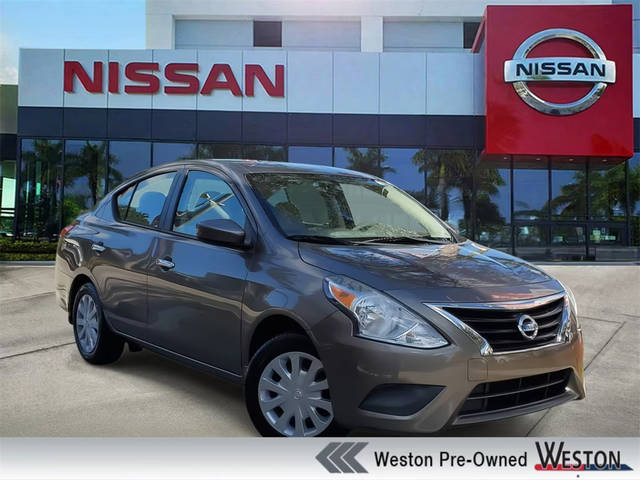 2015 Nissan Versa SV FWD photo