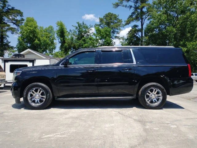 2017 Chevrolet Suburban LT 4WD photo