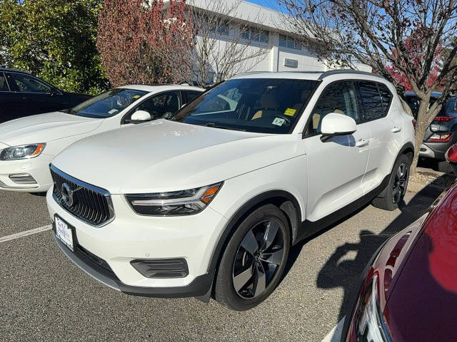 2020 Volvo XC40 Momentum AWD photo