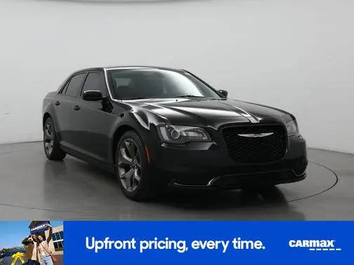 2019 Chrysler 300 Touring RWD photo