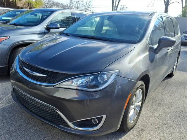 2019 Chrysler Pacifica Minivan Touring Plus FWD photo
