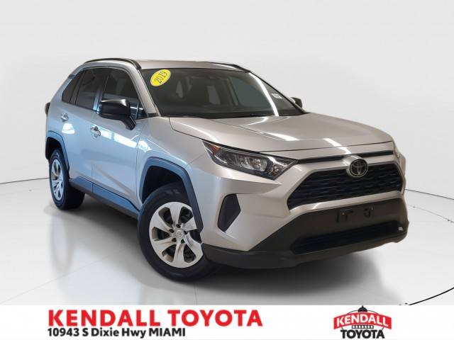 2019 Toyota RAV4 LE FWD photo