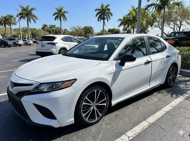 2019 Toyota Camry SE FWD photo