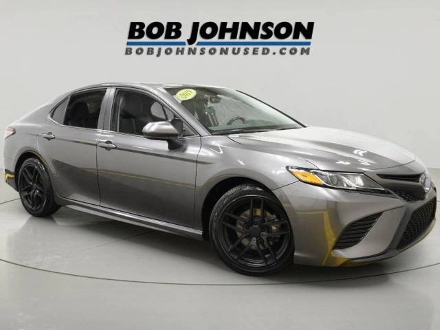 2019 Toyota Camry SE FWD photo