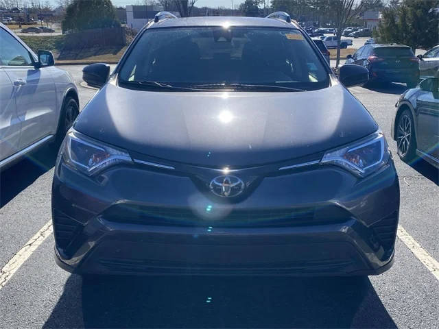 2018 Toyota RAV4 LE FWD photo