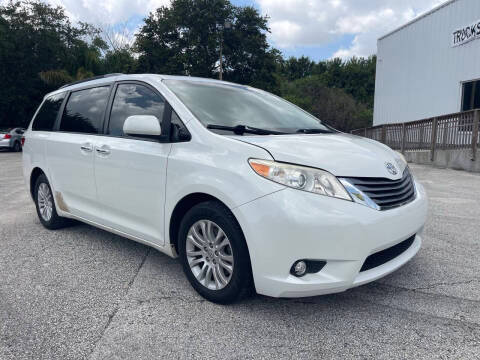 2015 Toyota Sienna XLE FWD photo