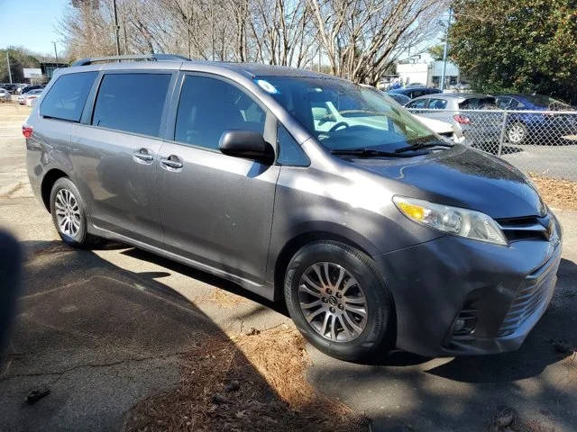 2020 Toyota Sienna XLE FWD photo