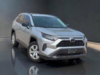 2019 Toyota RAV4 LE FWD photo