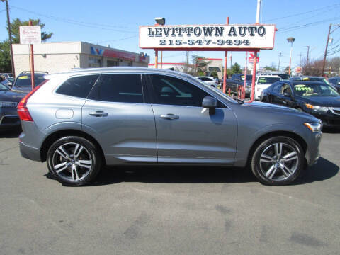 2019 Volvo XC60 Momentum AWD photo