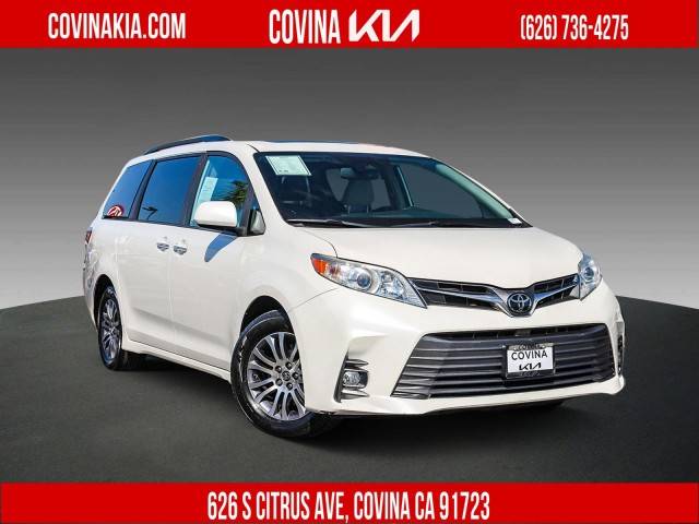 2020 Toyota Sienna XLE FWD photo