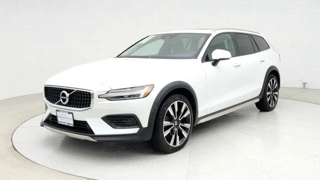 2020 Volvo V60 Cross Country  AWD photo