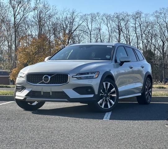 2020 Volvo V60 Cross Country  AWD photo