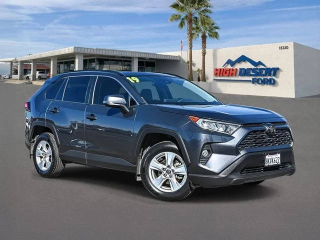 2019 Toyota RAV4 XLE FWD photo