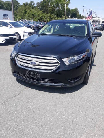 2017 Ford Taurus SE FWD photo