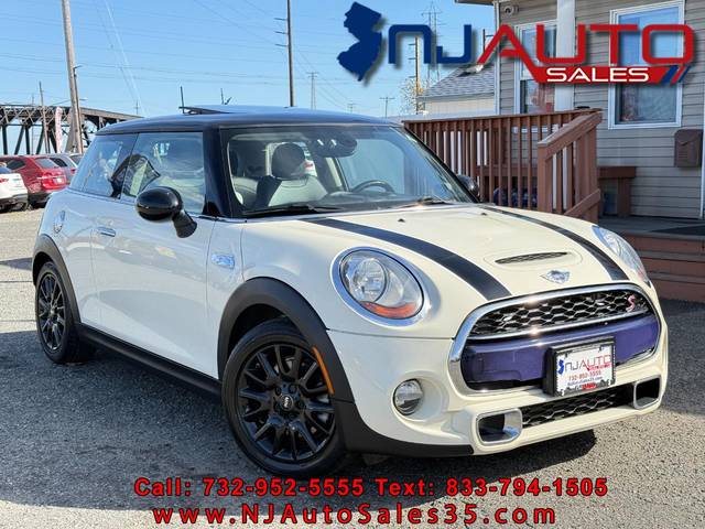 2015 MINI Hardtop 2 Door S FWD photo