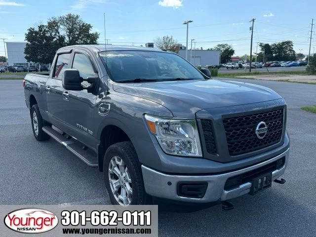 2019 Nissan Titan XD SV 4WD photo