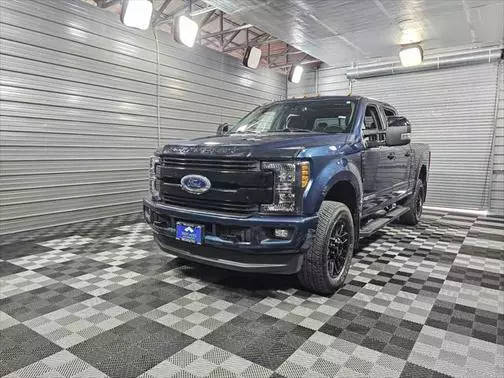 2019 Ford F-350 Super Duty LARIAT 4WD photo