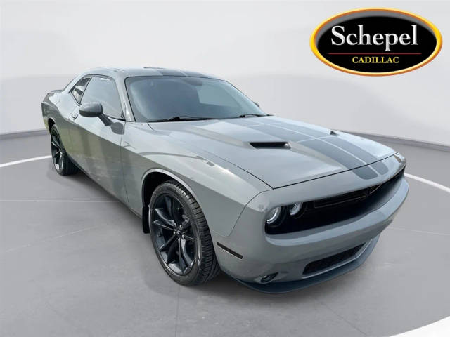 2017 Dodge Challenger SXT RWD photo