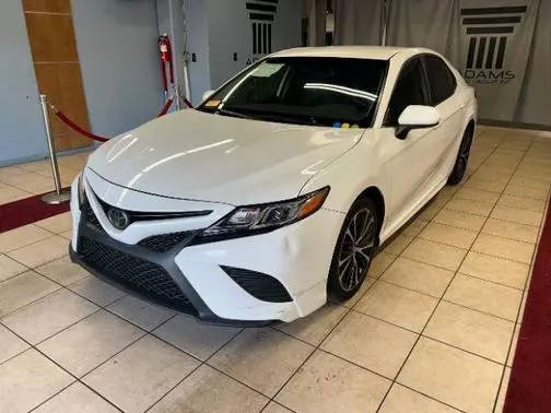 2019 Toyota Camry SE FWD photo