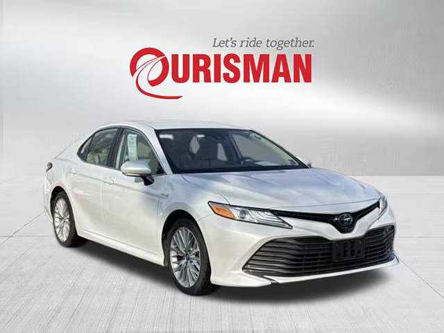 2019 Toyota Camry Hybrid XLE FWD photo