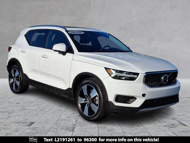 2020 Volvo XC40 Momentum AWD photo