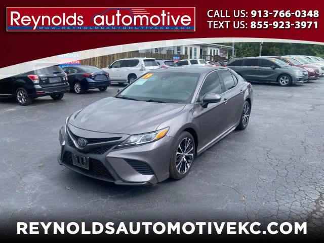 2019 Toyota Camry SE FWD photo