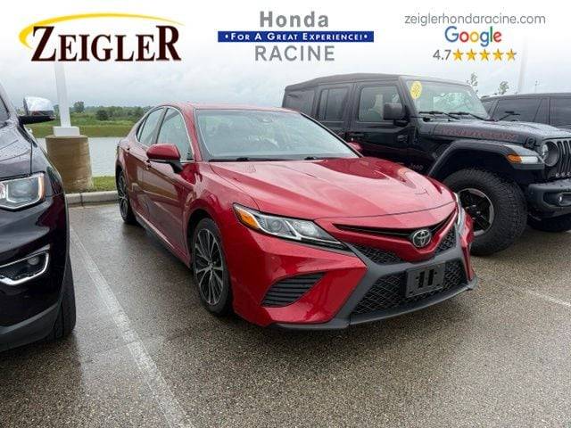 2019 Toyota Camry SE FWD photo