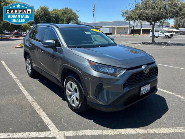 2019 Toyota RAV4 LE FWD photo