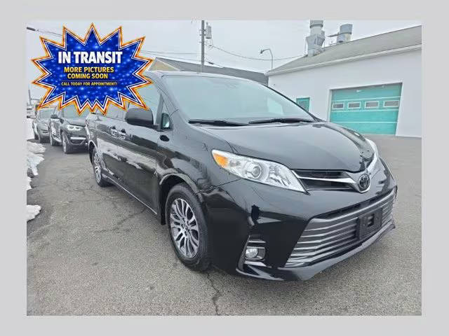 2020 Toyota Sienna XLE FWD photo