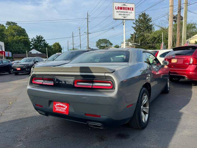 2018 Dodge Challenger SXT RWD photo