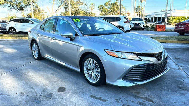 2019 Toyota Camry XLE FWD photo